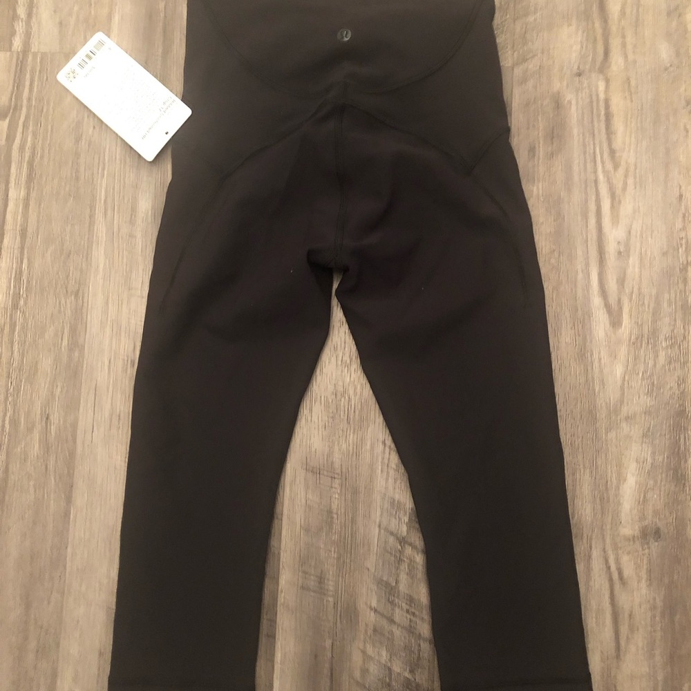 lululemon ribbed contoured HR crop 17" - Picture 2 of 6